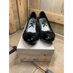 US9 Anne Klein Black Wedge Slip On Patent AKDefinitely Pumps Low Heel